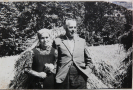 Antonina Pleśniak z.d. Sieńko ze swoim bratem Henrykiem - Błazowa Zagrody 6.8.1968 r.
