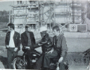 Tadeusz Kozubek, Stanisêaw Pleÿniak, na motocyklu bracia Zbigniew i Henryk Rybka.